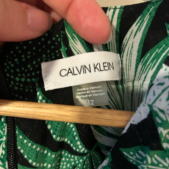 Calvin Klein tropical print skort romper, size 12 - Picture 5 of 5